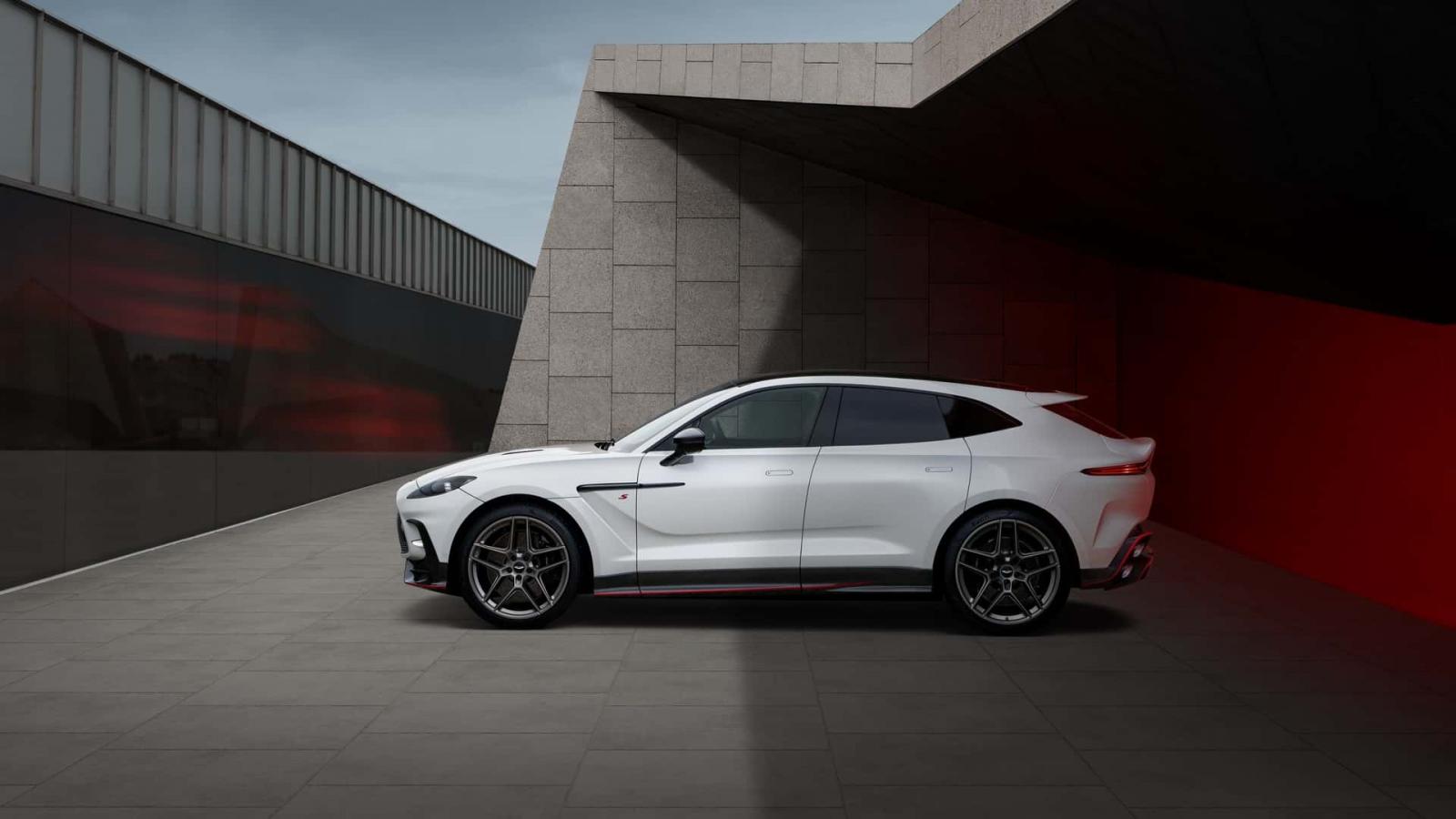 Aston Martin DBX S: Η κορυφαία έκδοση του βρετανικού SUV με 727 άλογα 